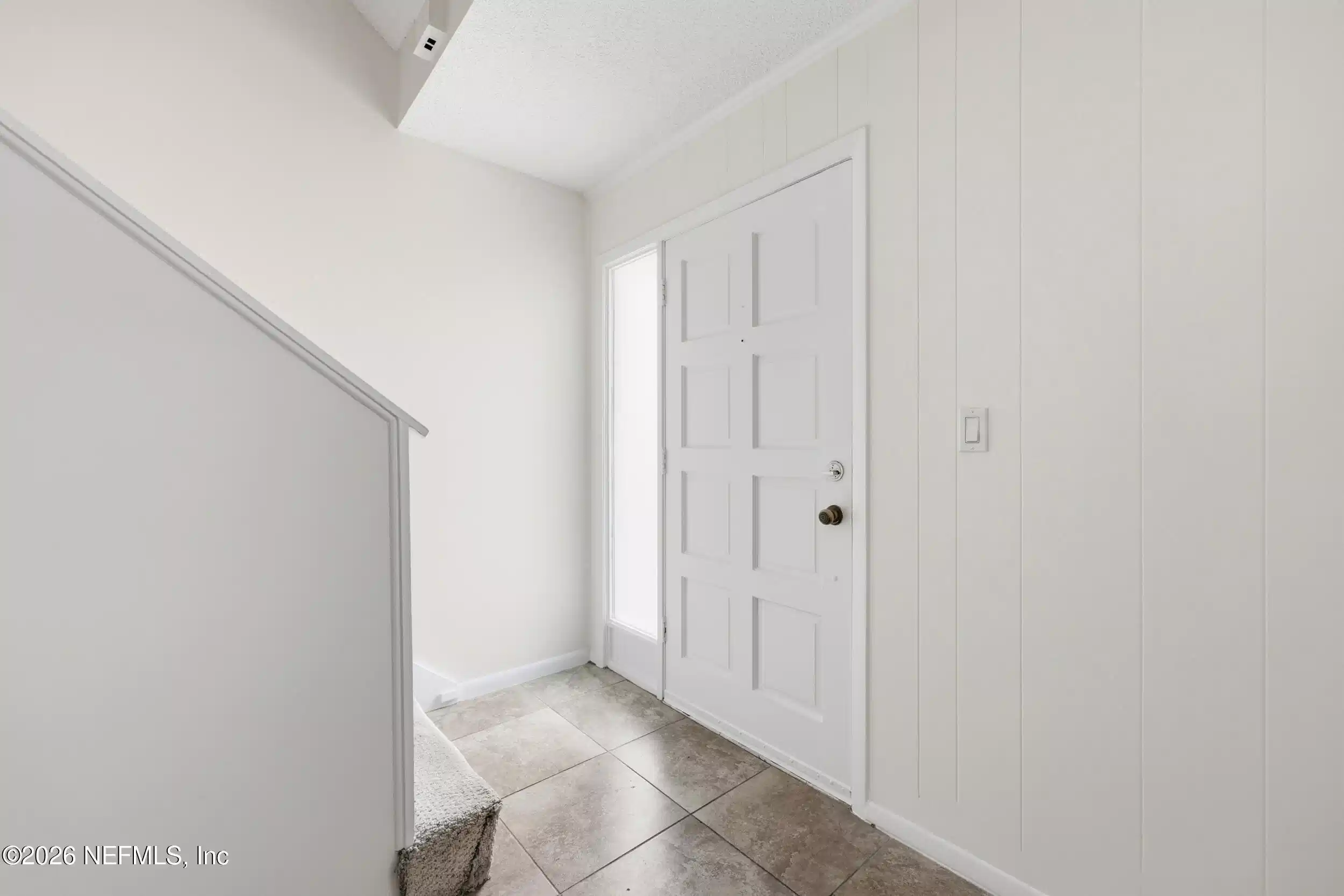 Image 1: Entry Interior