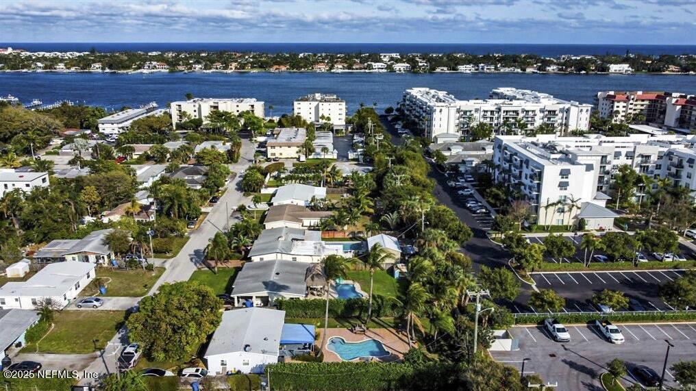 Image 4: 110 Sterns pic 1