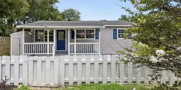1009 CALHOUN Street