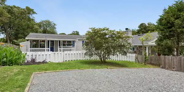 Image 2: 2-web-or-mls-1009 Calhoun St (27 of 27)