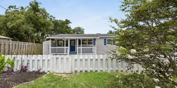 Image 3: 3-web-or-mls-1009 Calhoun St (25 of 27)