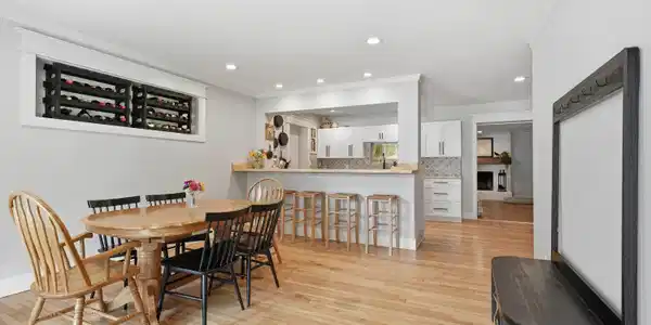 Image 4: 05-Dining Area