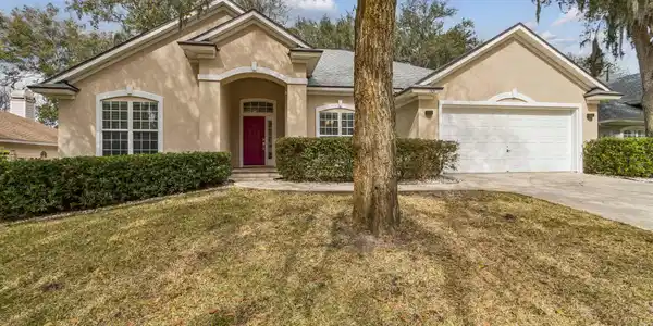1521 AMELIA Circle