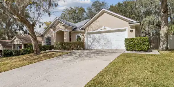 Image 2: 4-web-or-mls-1521 Amelia Cir-49