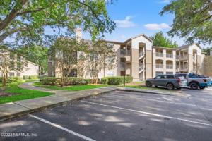 5 ARBOR CLUB DR