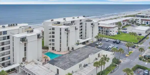 2200 OCEAN Drive