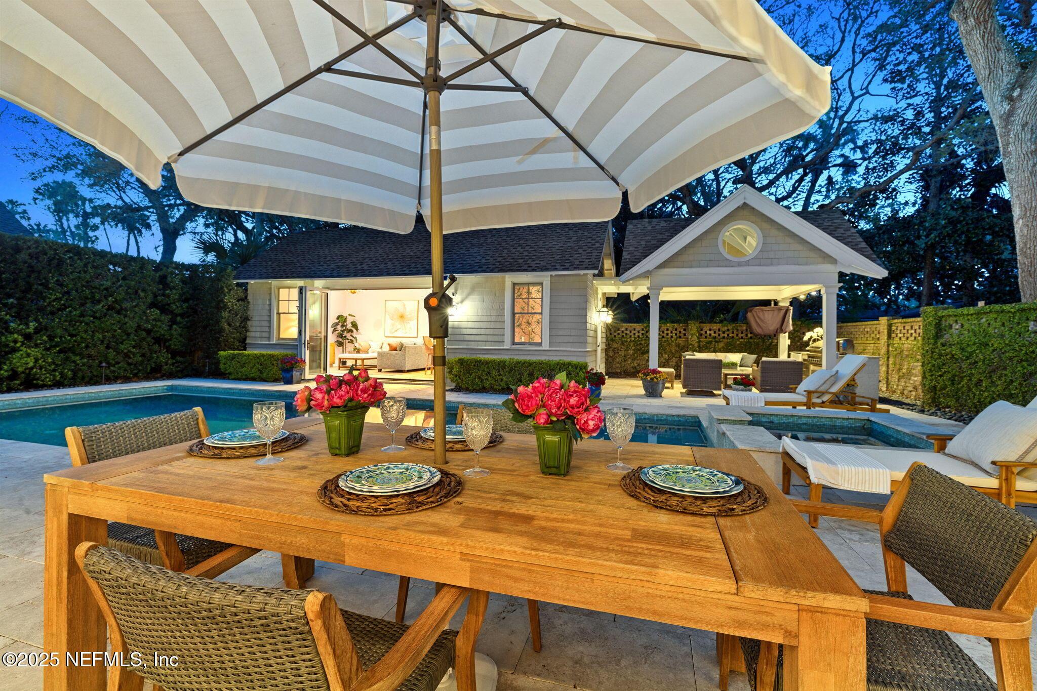 Image 3: Poolside Dining