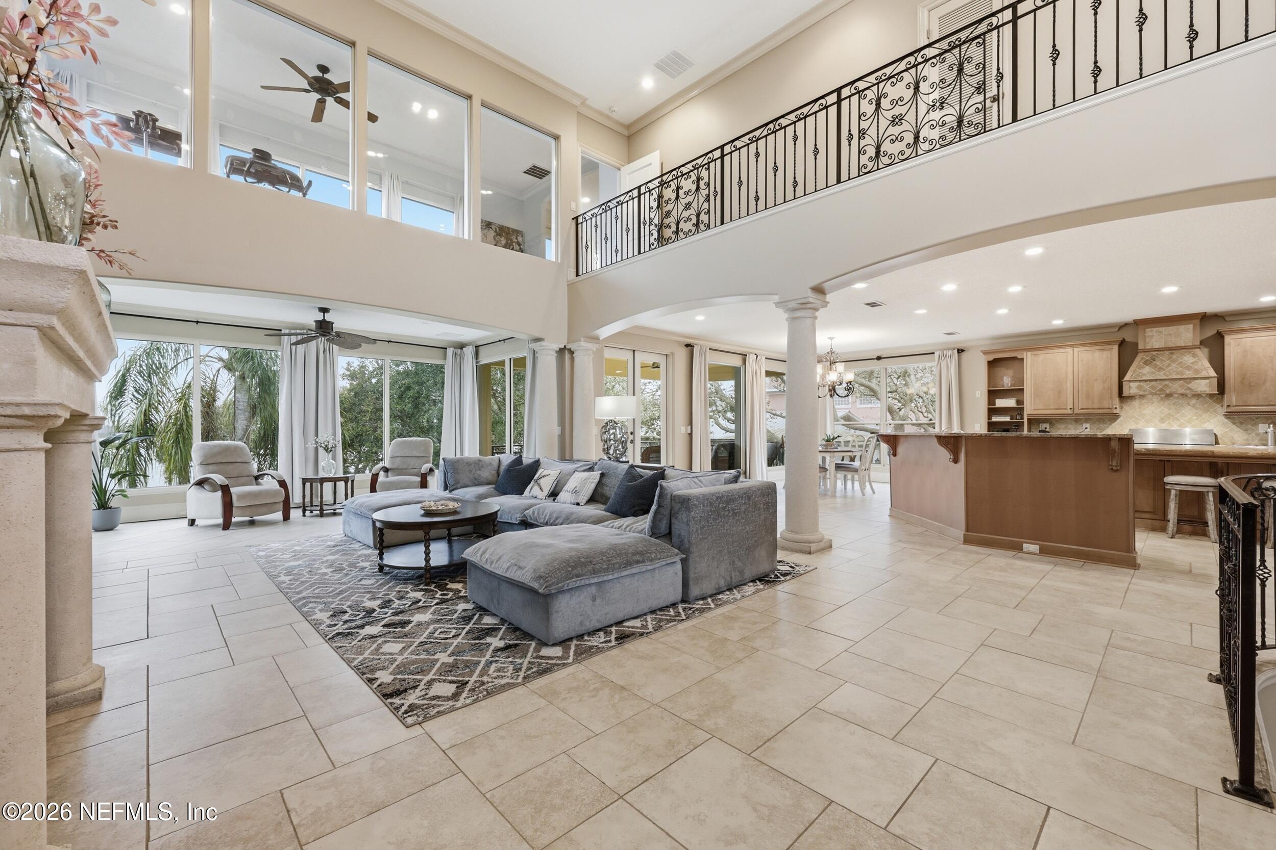 Image 4: the real estateographers_006