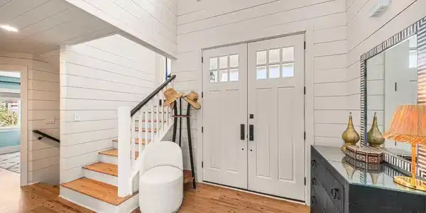 Image 4: Foyer