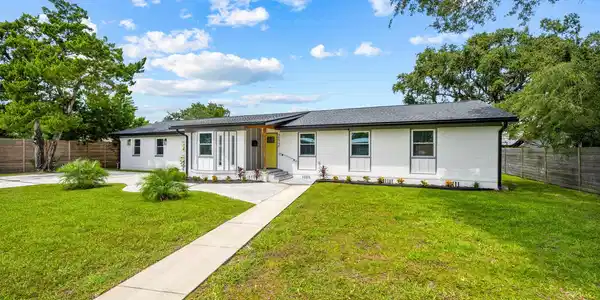 212 ALCAZAR