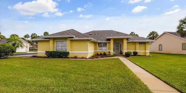 101 VILLAGE DEL LAGO LN