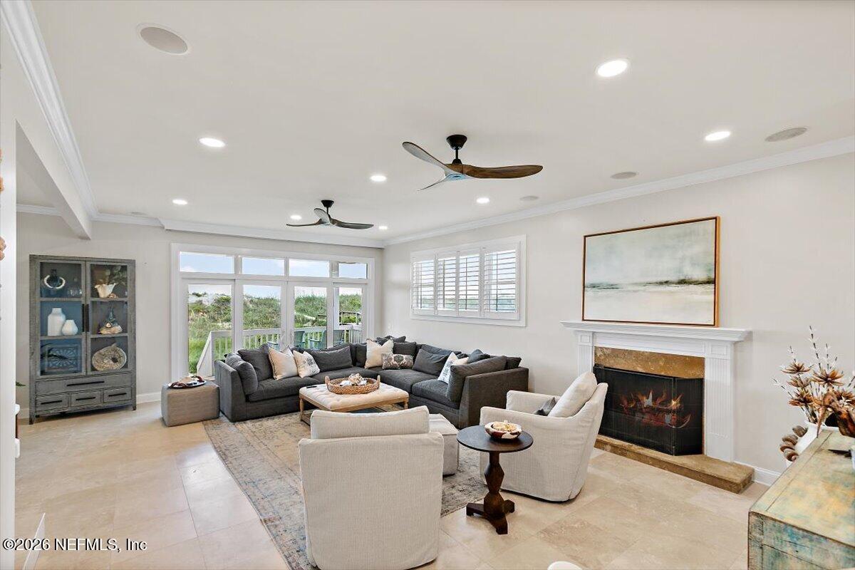 Image 3: 05-Living Room