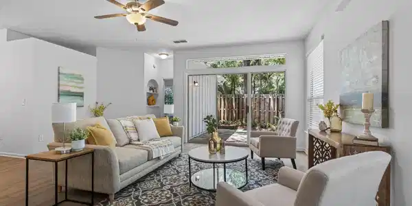 Image 4: 2019 Village Ln-12