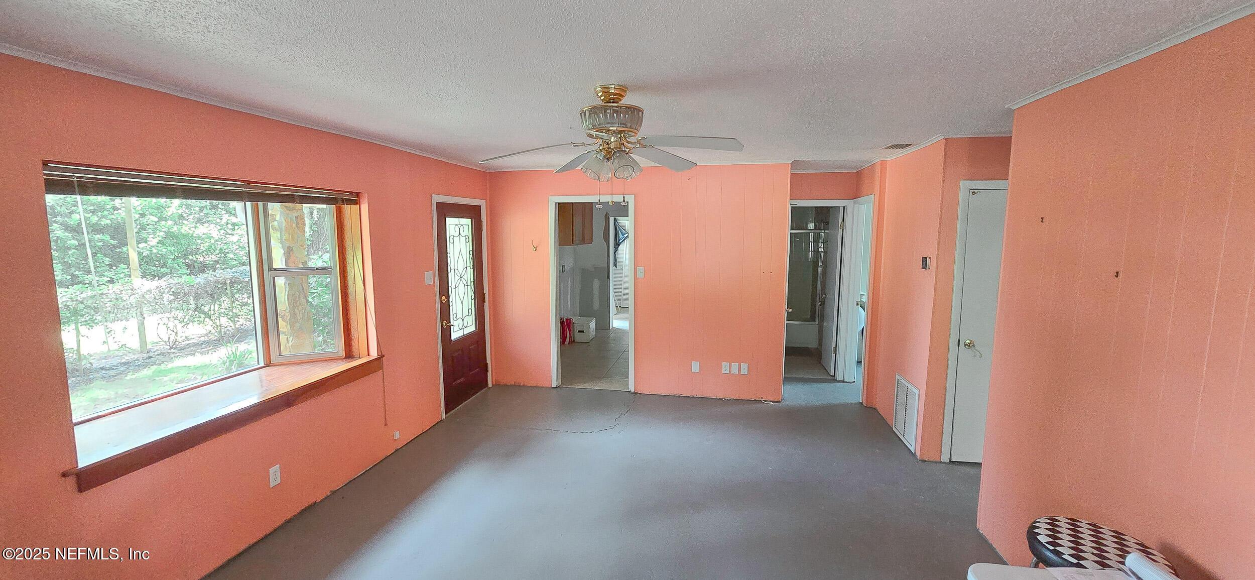 Image 4: Family Room alt view