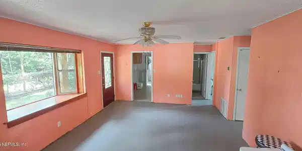 Image 4: Family Room alt view
