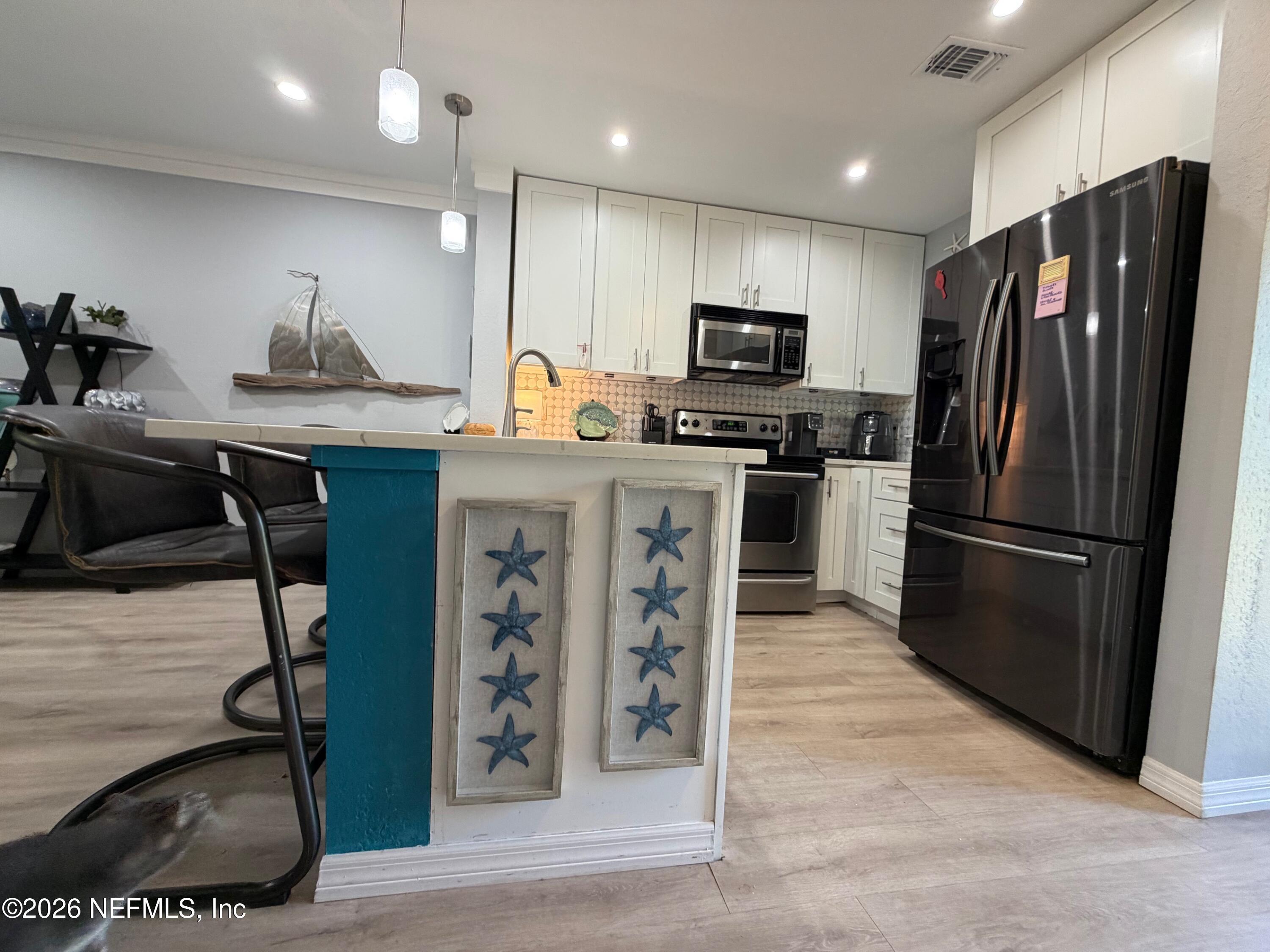 Image 4: Kitchen Island
