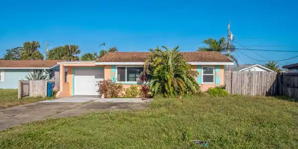 17 POINSETTIA Drive