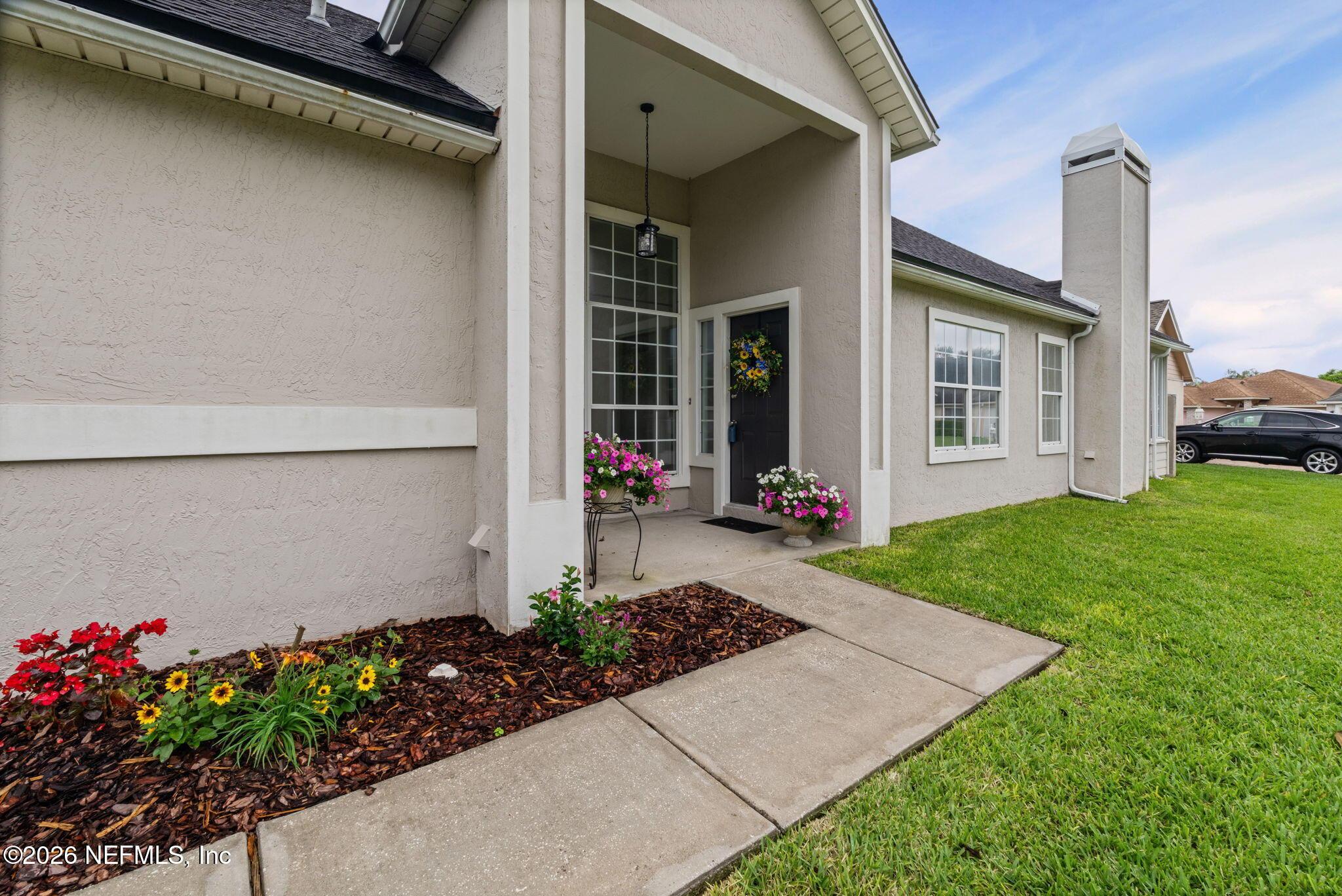 Image 4: Walkway to Front Door