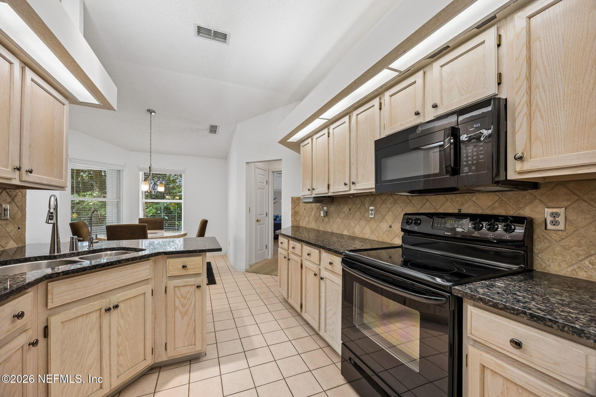 Image 2: 22-web-or-mls-1384 Harrison Point Trail