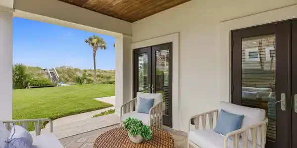 Image 4: COVERED PATIO