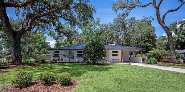 1825 CLINCH Drive