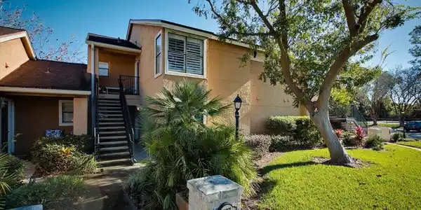 908 SHORELINE Circle