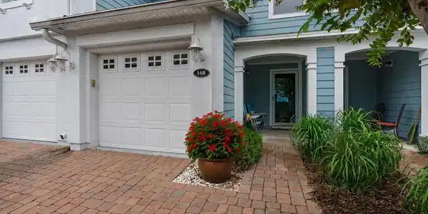 Image 2: 2. Front Entrance