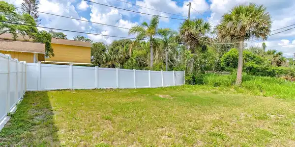 Image 3: 129 Holland Rd.-EXT-10