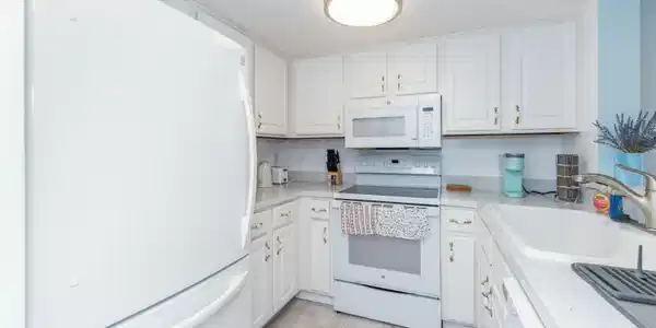 Image 2: kitchen