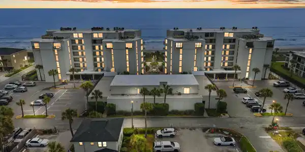 Image 2: 2200 OCEAN DRIVE #4A