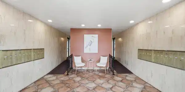 Image 4: LOBBY
