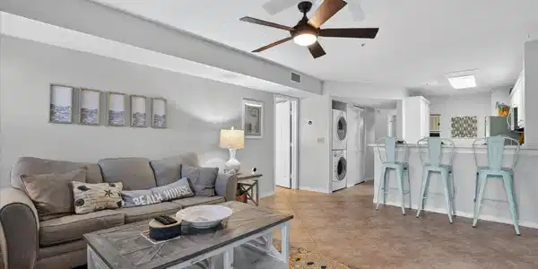 Image 4: livingroom 2 OHL #114