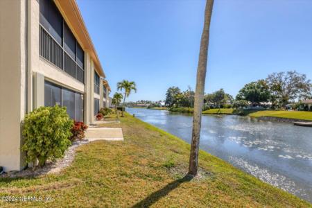 1743 LAKE Place
