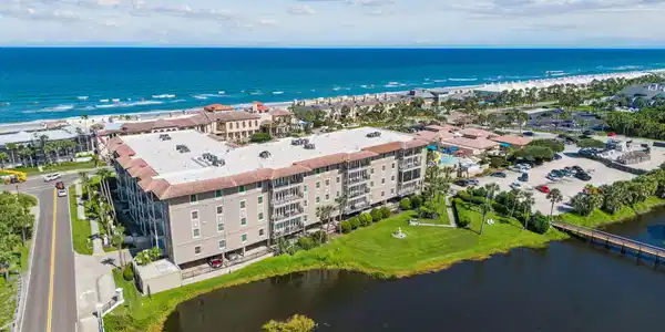 Image 4: 33-web-or-mls-The Carlisle Amenities-7