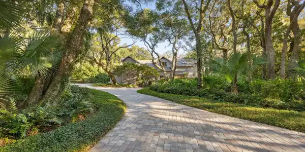 25 BEACH WALKER Road