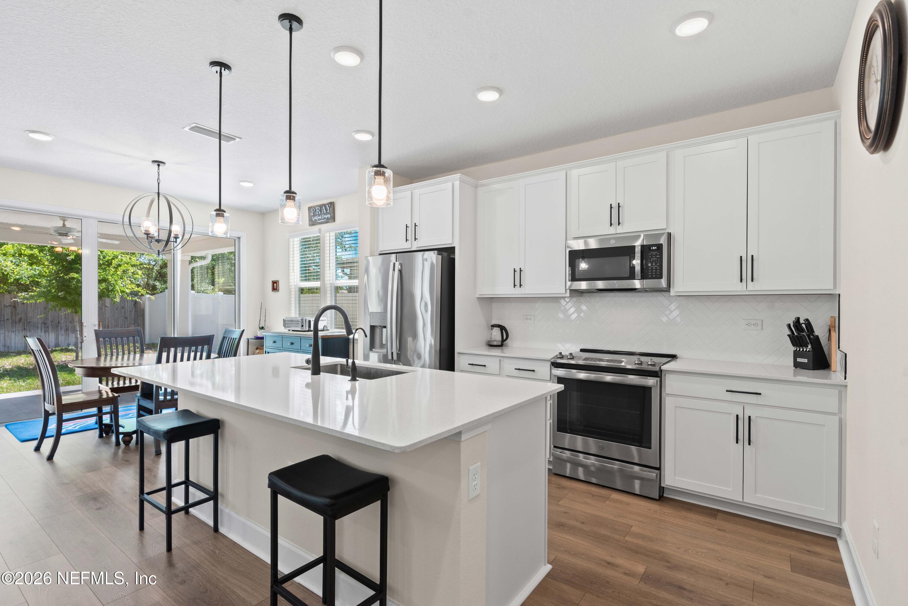 Image 2: 95402 Woodbridge Pkwy-13