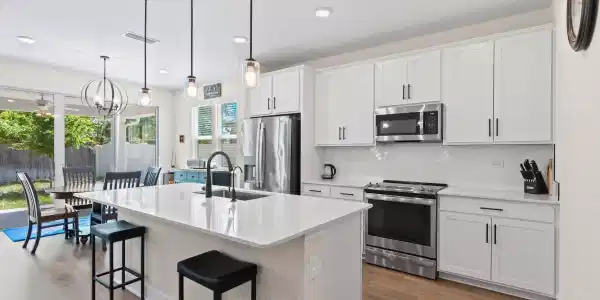 Image 2: 95402 Woodbridge Pkwy-13