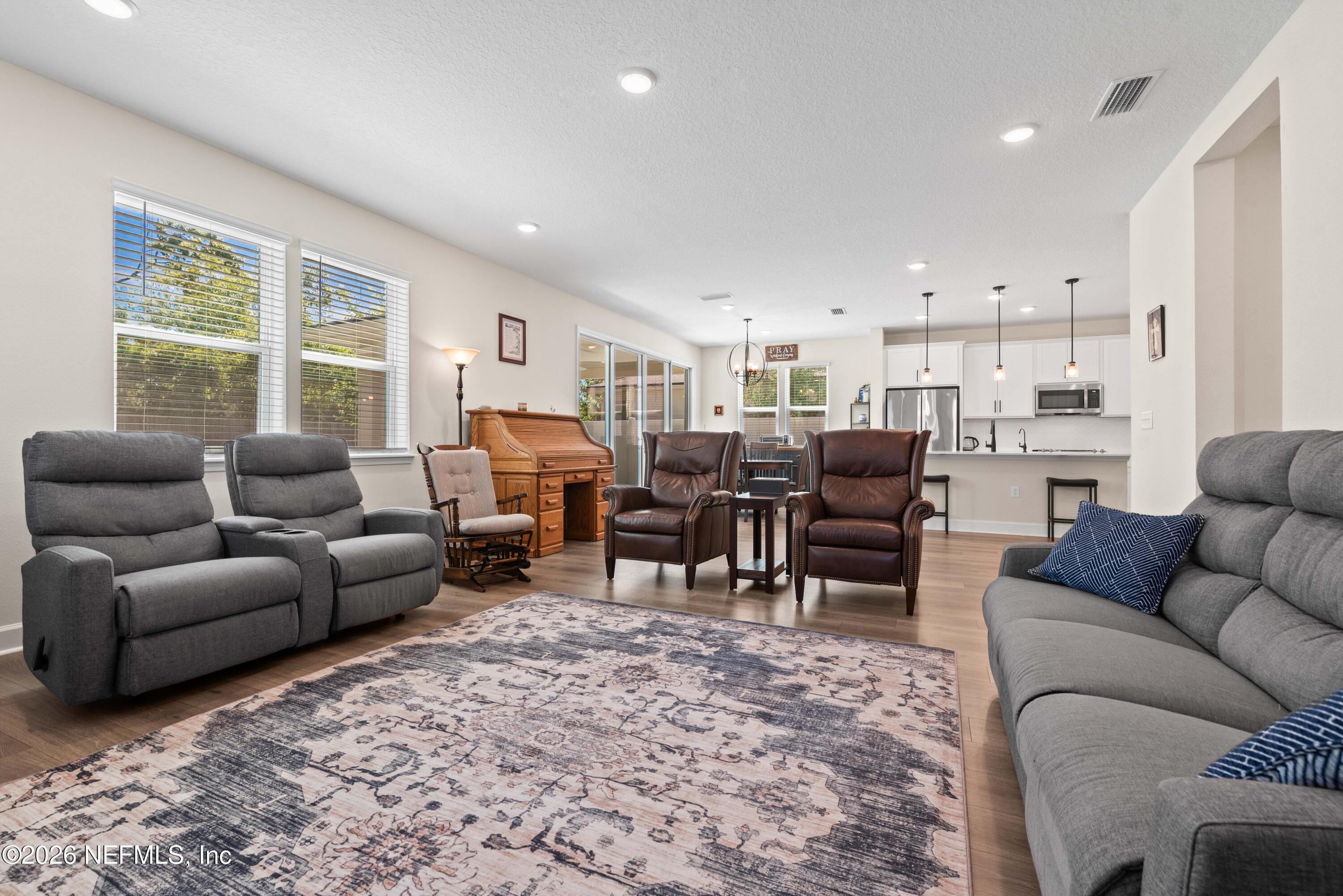 Image 3: 95402 Woodbridge Pkwy-17