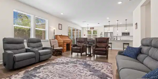 Image 3: 95402 Woodbridge Pkwy-17
