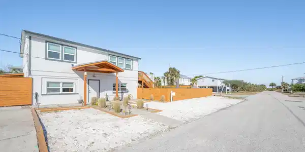 40 E MAGNOLIA Avenue