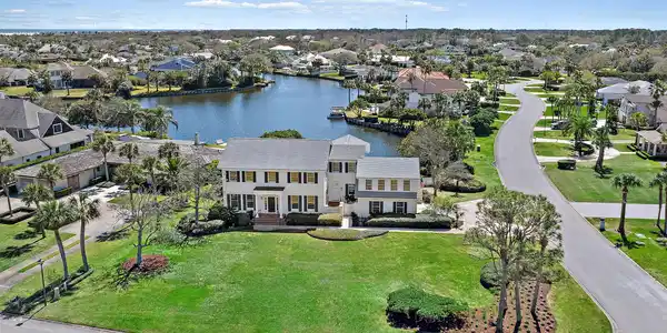 26 LA VISTA Drive