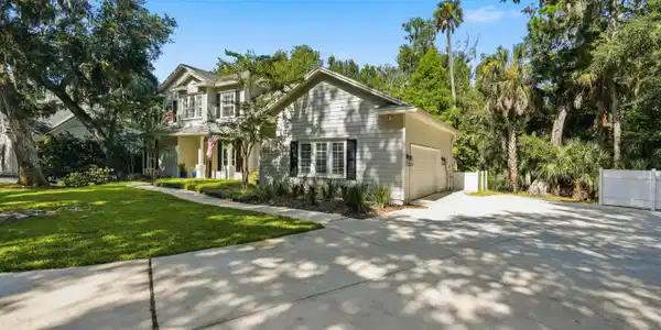 Image 3: 03-Driveway
