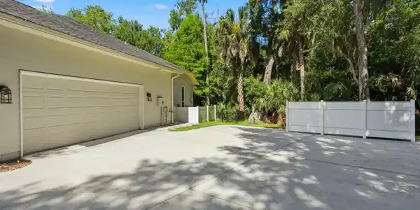Image 4: 04-Driveway