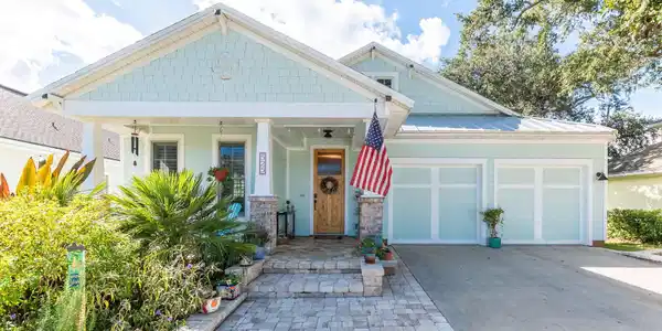 525 WEEPING WILLOW Lane
