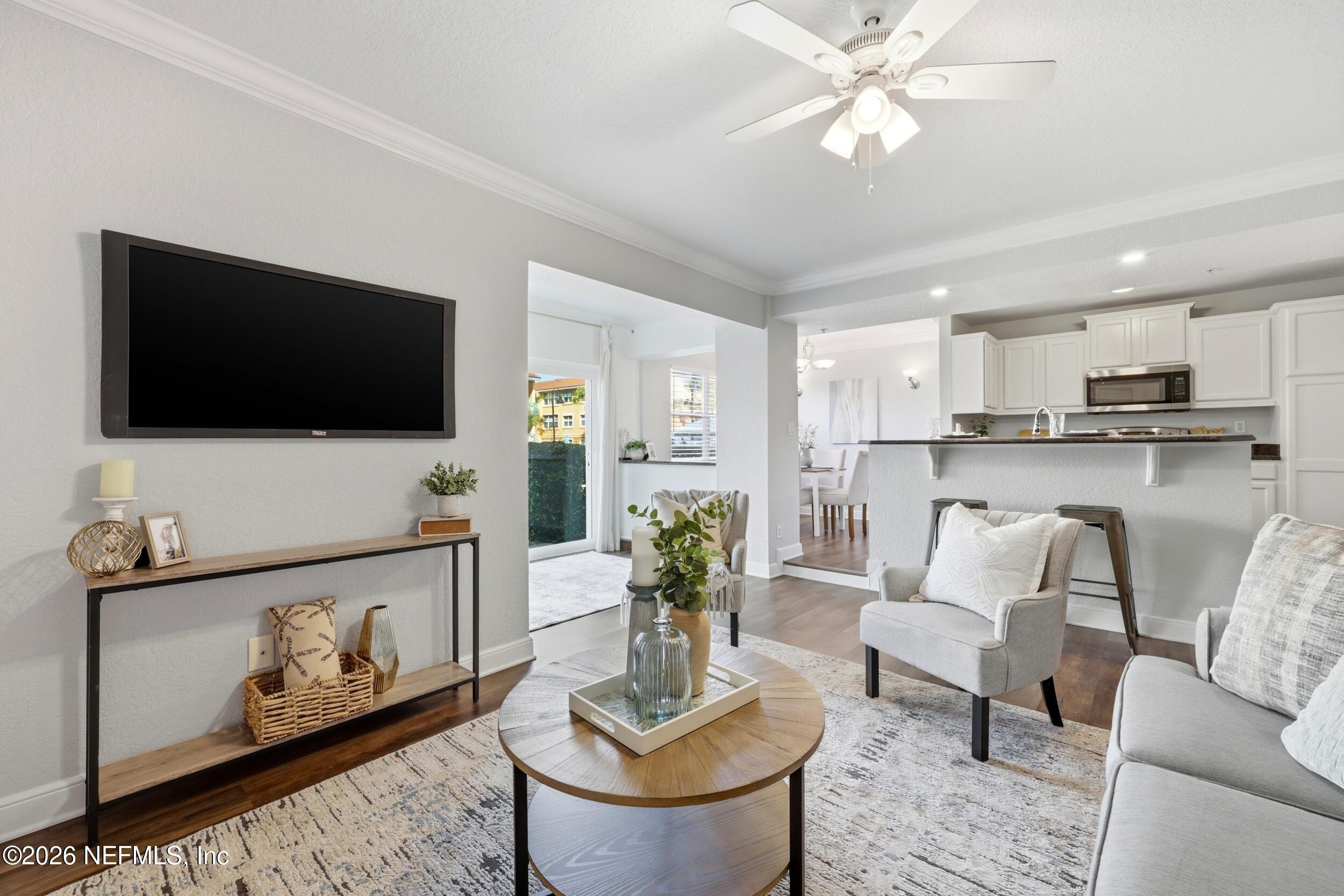 Image 4: living room 4
