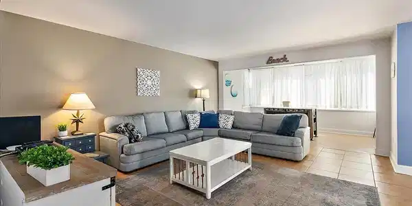 Image 4: 04-Living Room