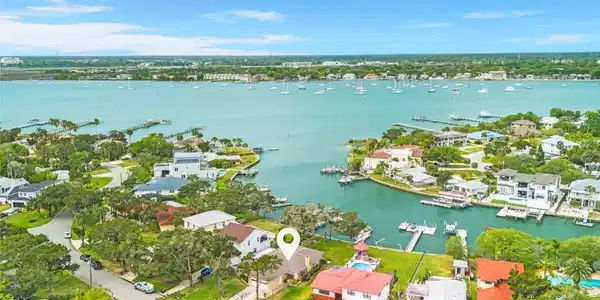 215 S MATANZAS Boulevard