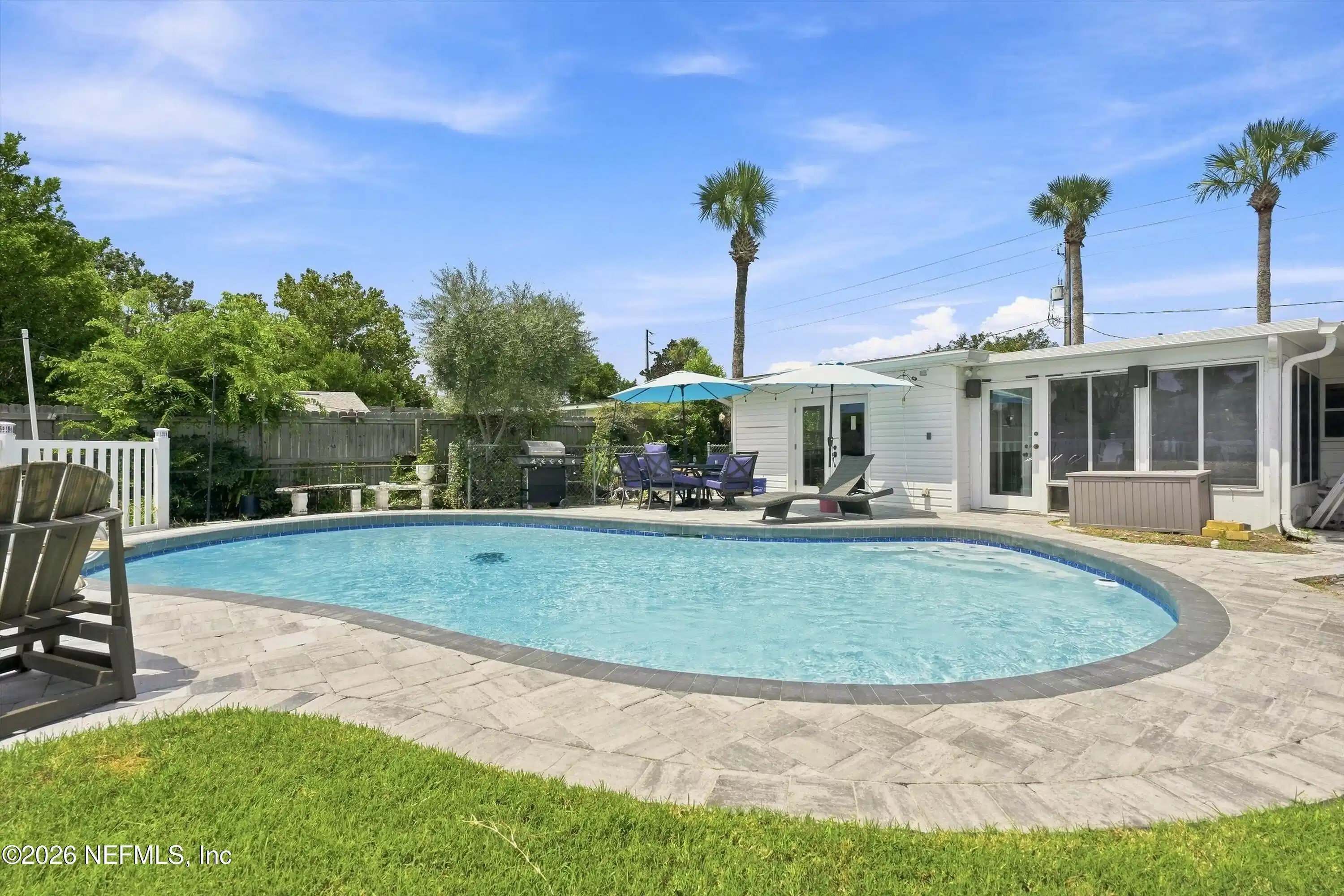 Image 1: 25-Pool