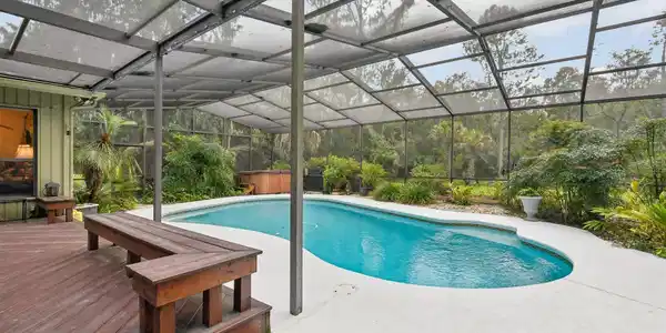 Image 2: Pool