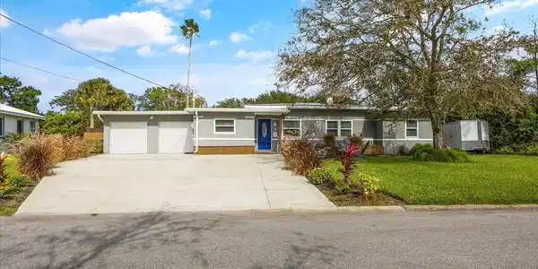 12 DALLYON Avenue